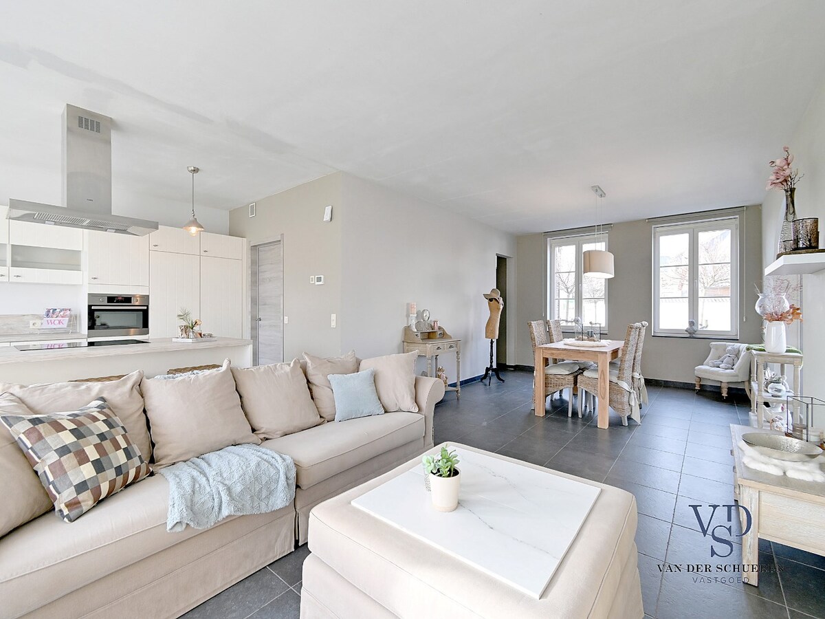 Recente pastorijwoning in hartje Dikkelvenne. 