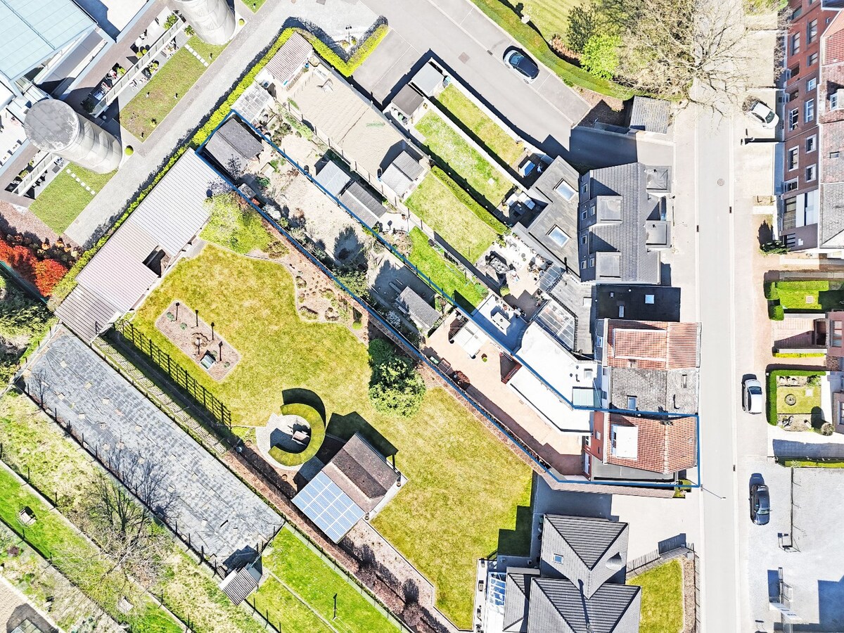 Te renoveren woning met garage en tuin nabij centrum Zottegem 