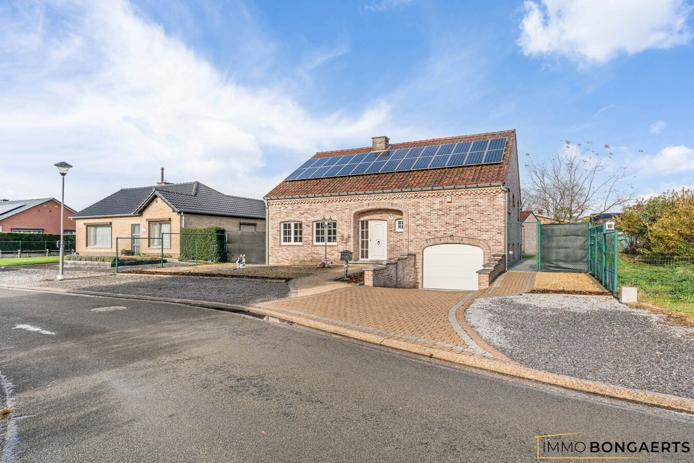 Instapklare woning met 4 slaapkamers en zwembad 