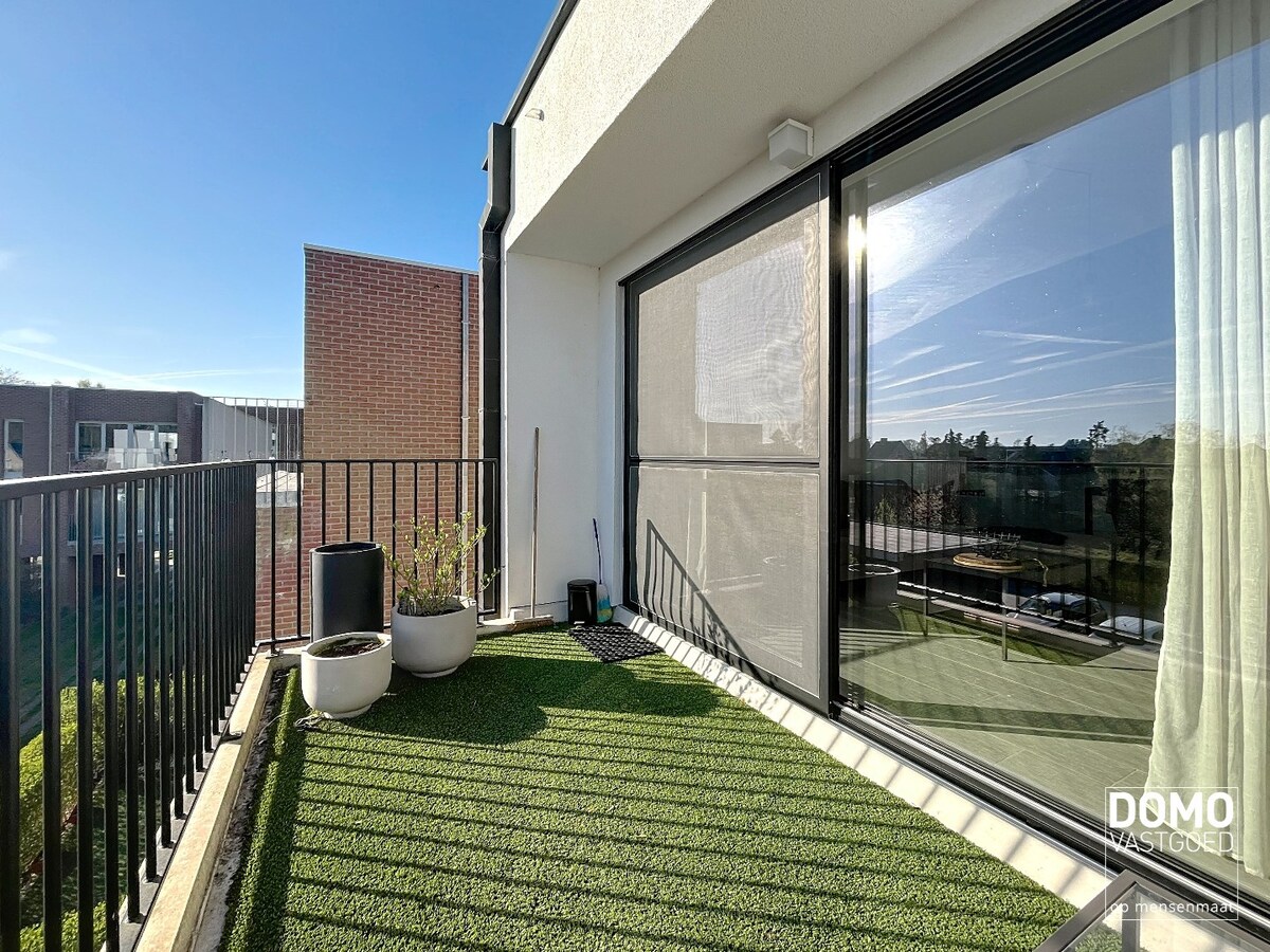 INSTAPKLAAR TWEE SLAAPKAMER APPARTEMENT MET TERRAS RUSTIG GELEGEN TE BOEKT (HEUSDEN-ZOLDER) 