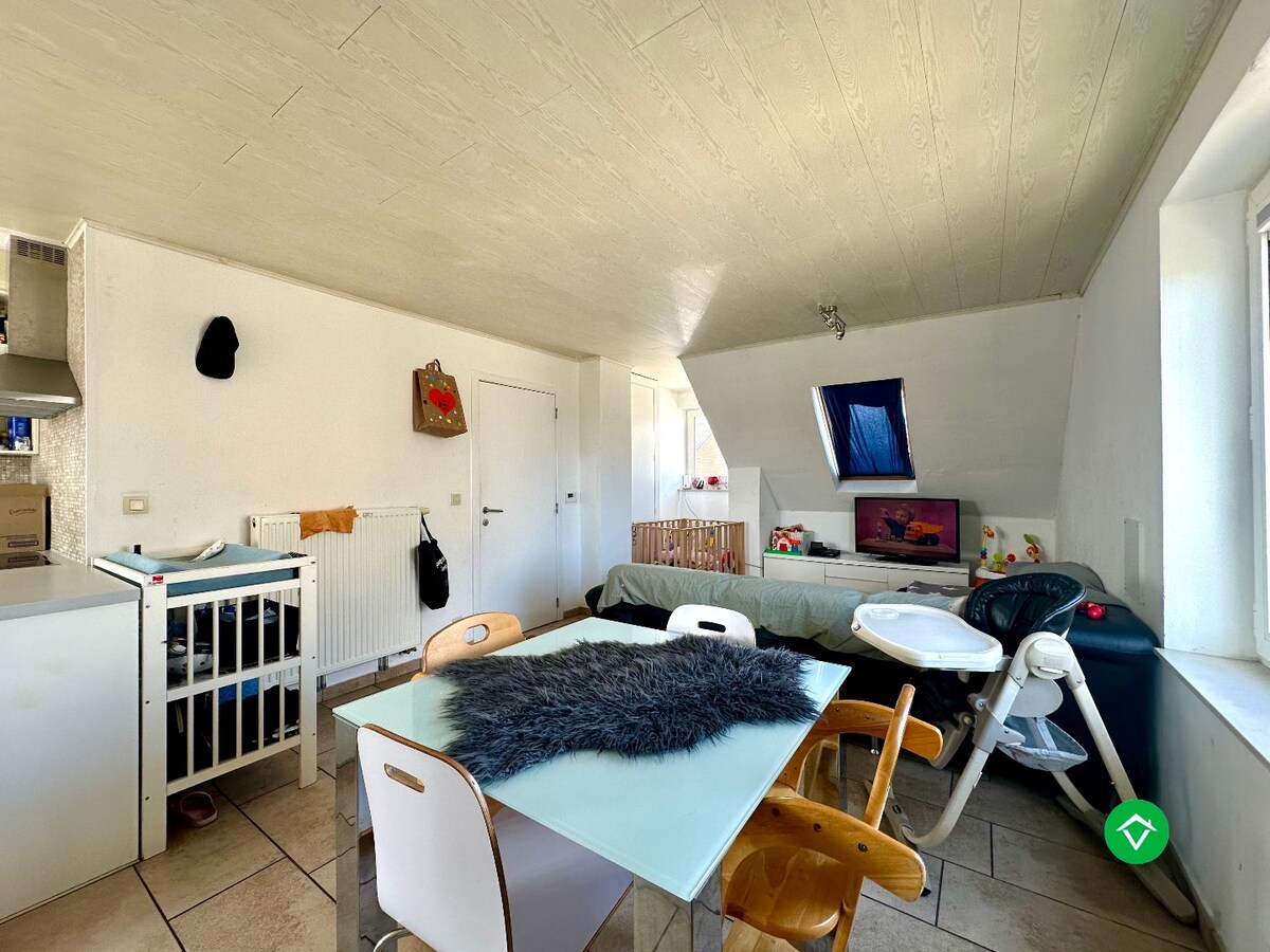 Instapklaar appartement met terras en 3 slaapkamers in een rustige wijk te Eernegem 