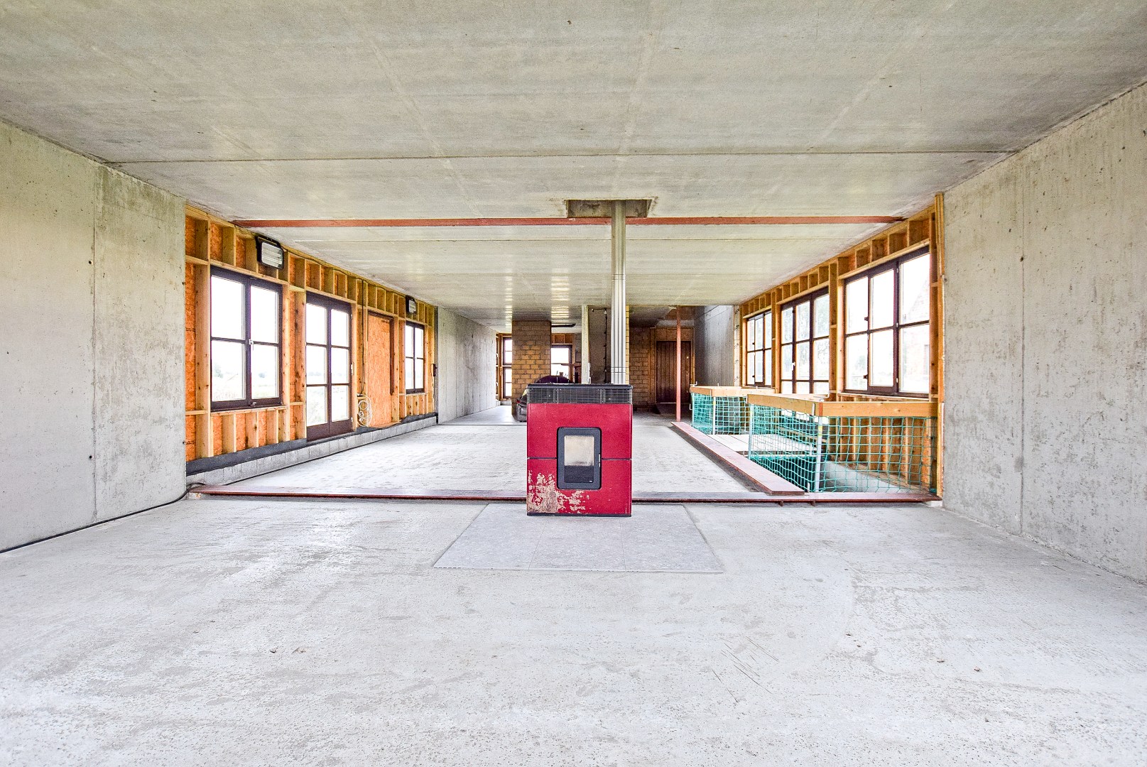 Unieke casco woning op 2ha grond. 