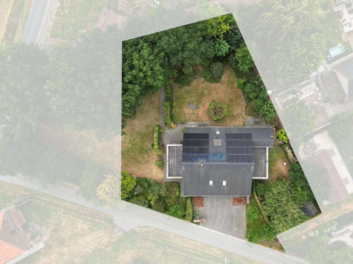 Zéér rustig gelegen woning met 5 slaapkamers en kantoorruimte te Kortemark 