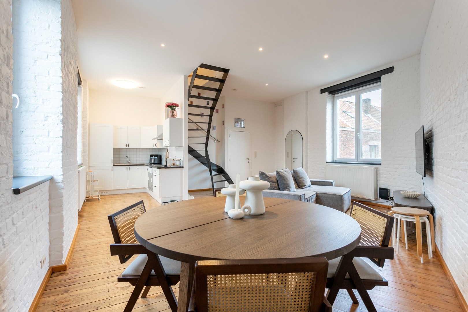 Opbrengsteigendom te koop met 3 app (+-100m²) én garagebox 