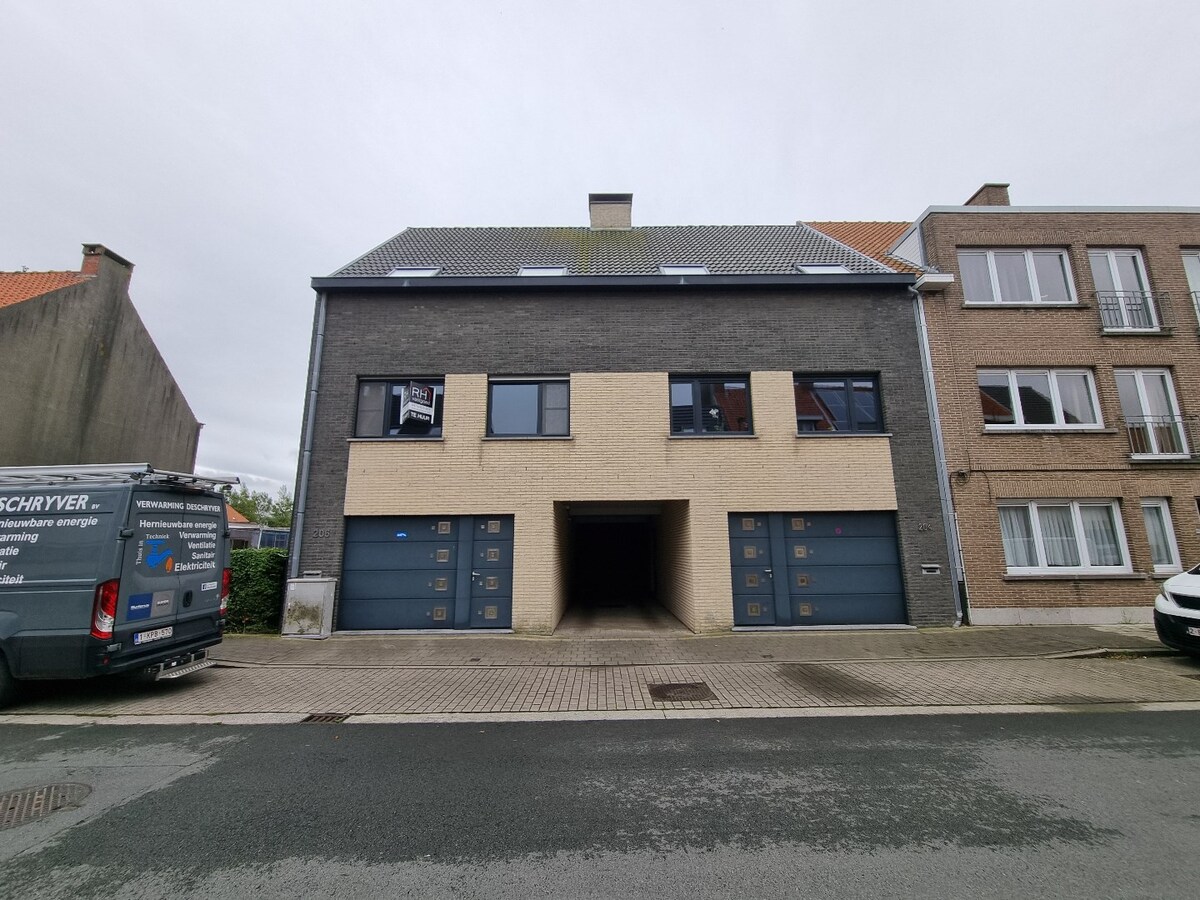 Energiezuinige halfopen gezinswoning met tuintje en ruim terras. 