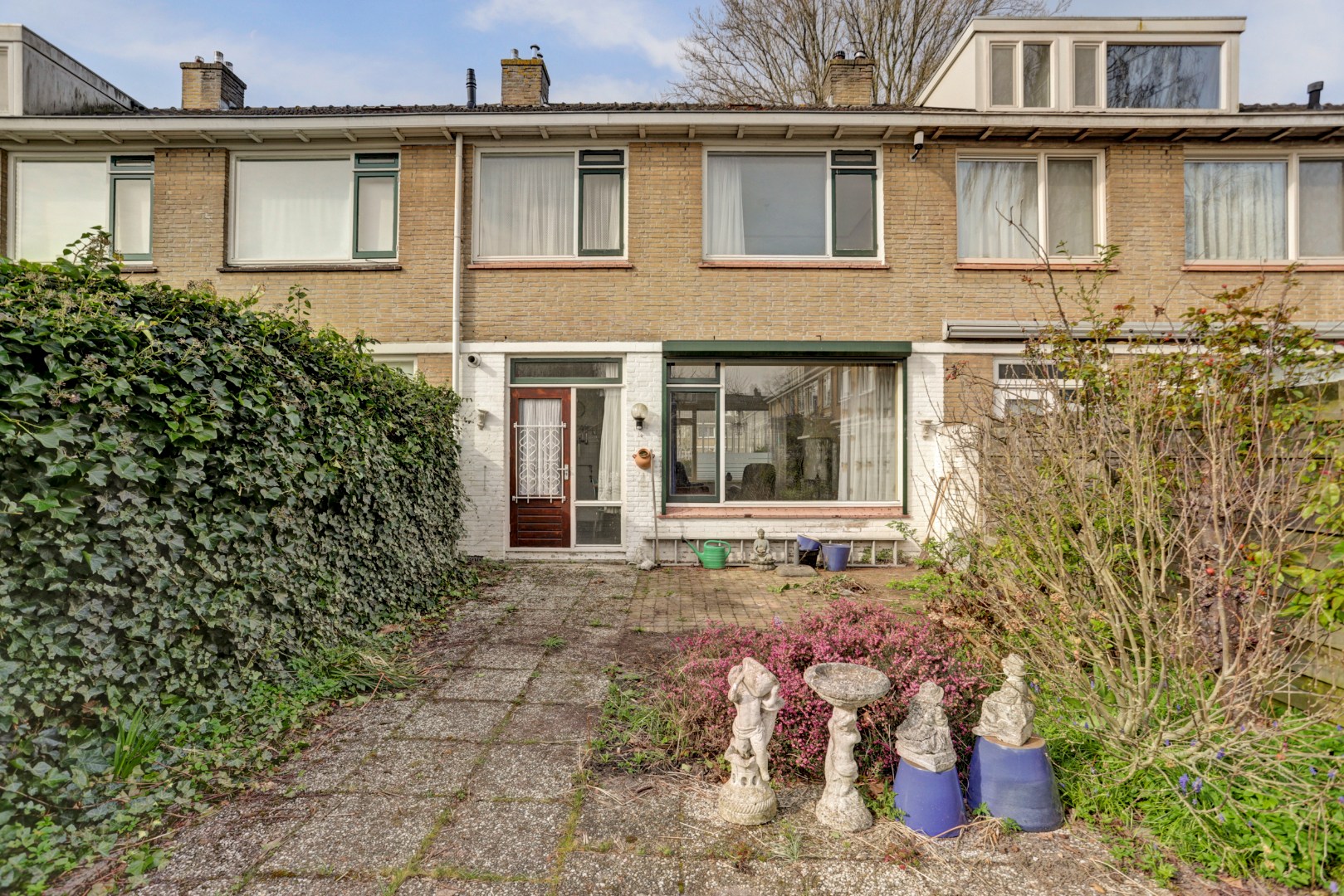 Op zoek naar een ruime 5-kamer woning op eigen grond waar u, uw wensen nog kunt uitvoeren ? 
