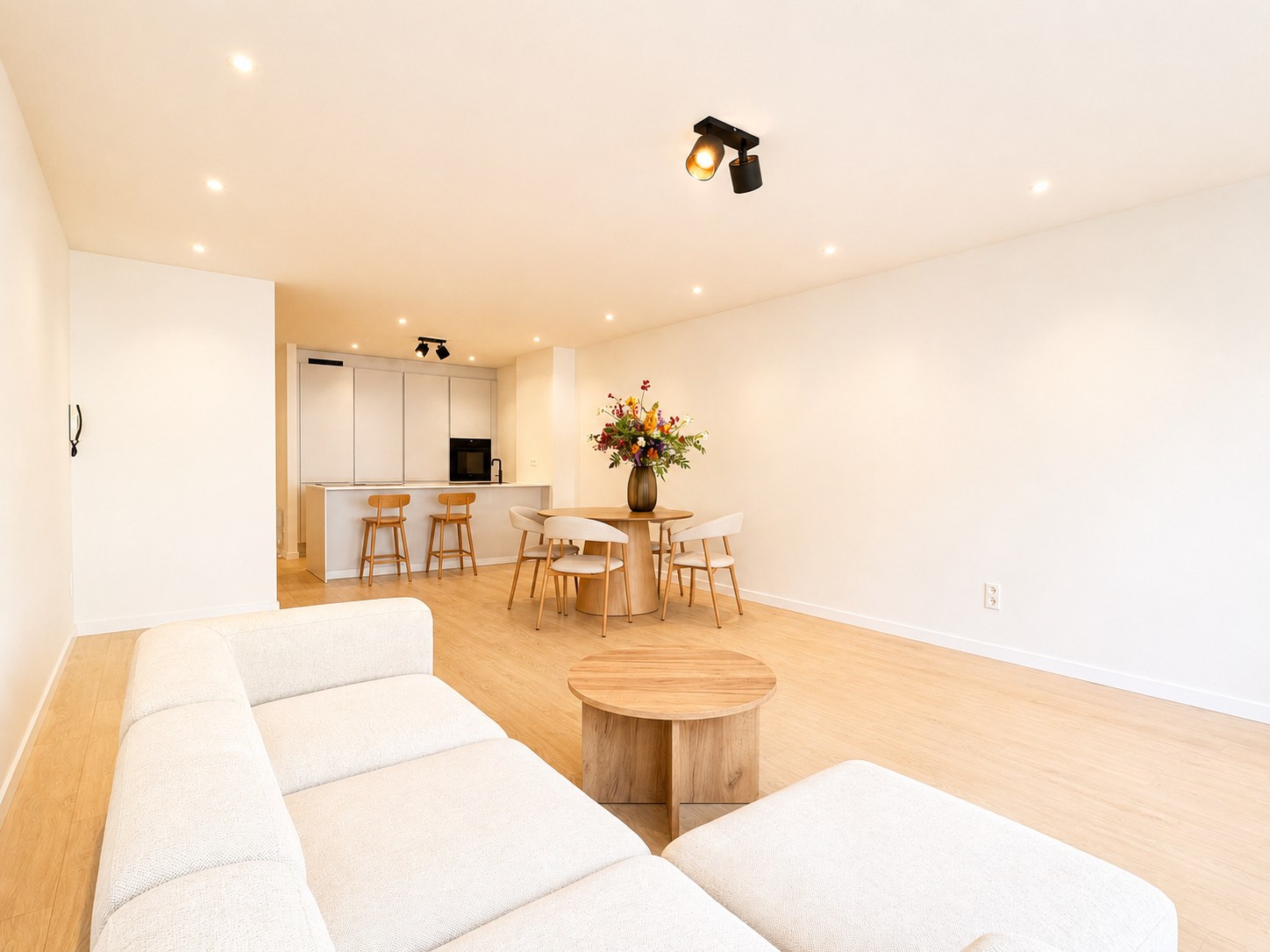 Instapklaar 2-slaapkamerappartement op wandelafstand van zee 