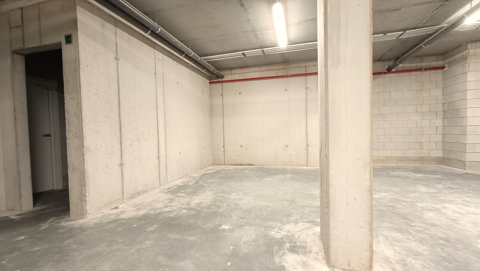 Nieuwbouwappartement met tuin en terras 