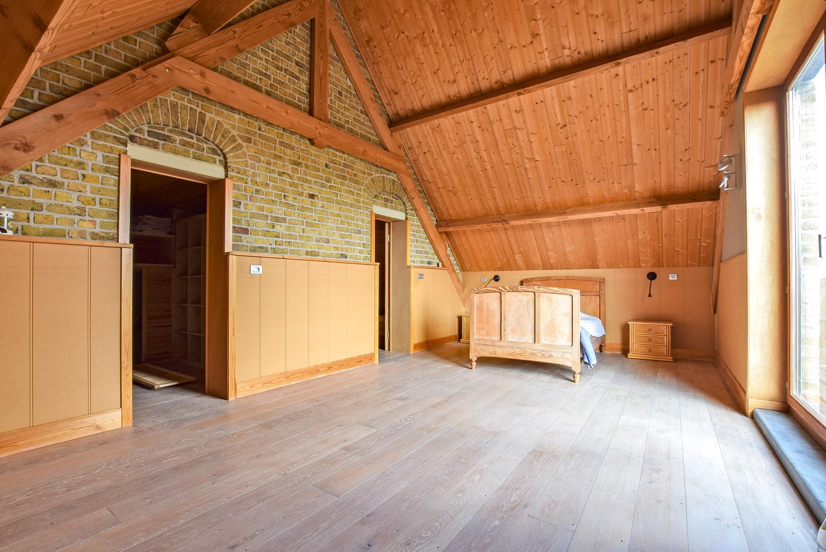 Uniek gelegen landhuis op 4334 m² gelegen te Diksmuide. 