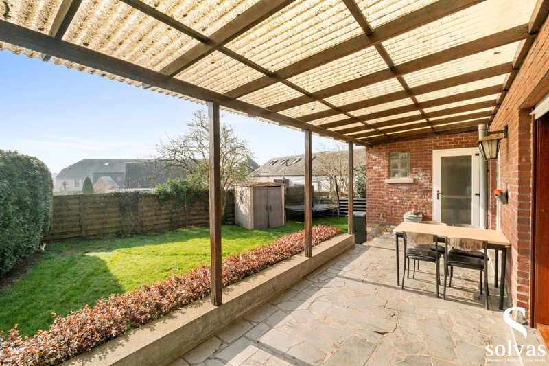 Prachtige open bebouwing met tuin, terras, garage en 4 slaapkamers in Lotenhulle 