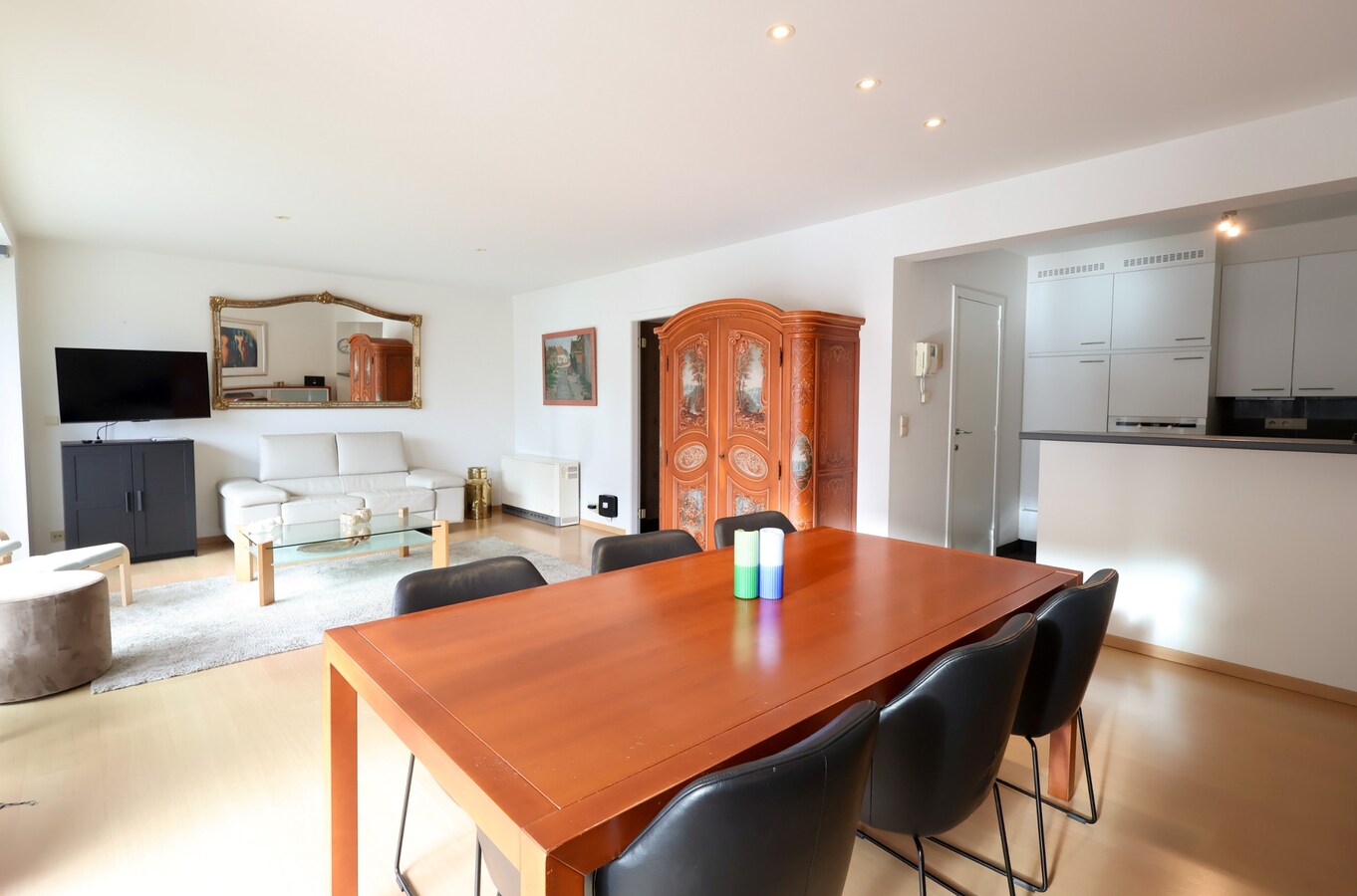 Zonnig en instapklaar 2-slaapkamerappartement op topligging in hartje Nieuwpoort-Bad 