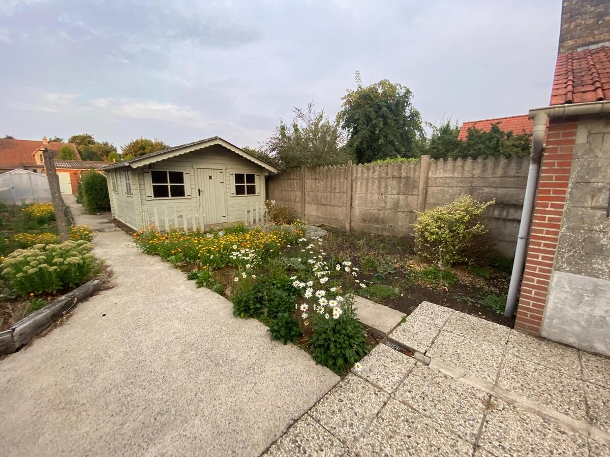 Verrassend ruime woning in het centrum van merkem 