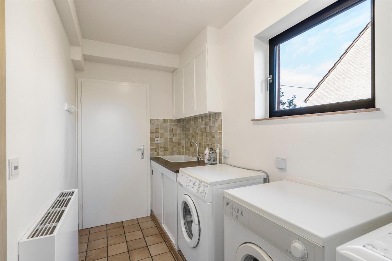 Verrassend ruime, alleenstaande woning met fraai aangelegde, zuidgerichte tuin 