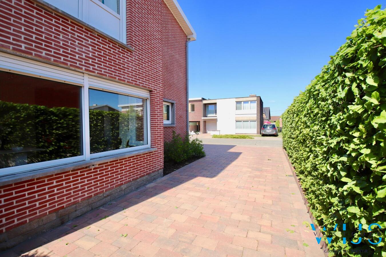 Gerenoveerd (2017) en gezellig woonhuis in hartje Ertvelde. 