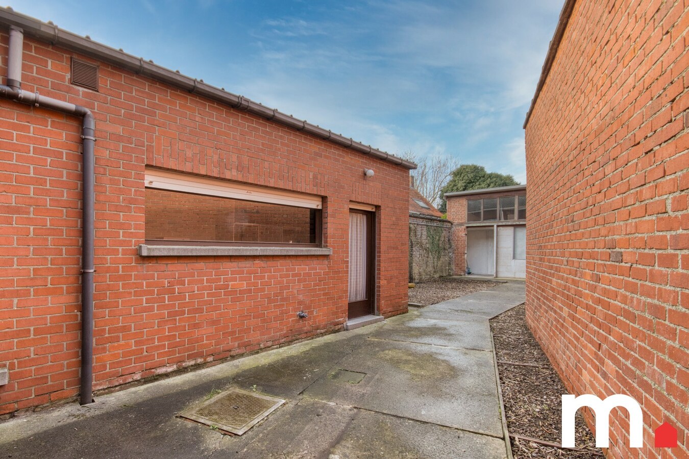 Ruime eigendom in Izegem – ideaal voor wonen en werken of opbrengsteigendom! 