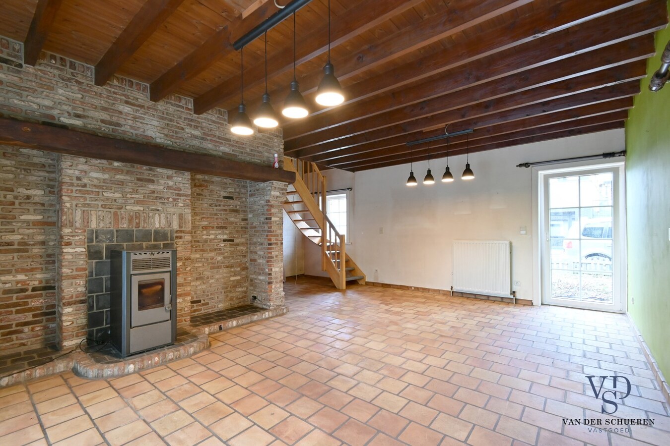 Charmante hoeve met stallen 
