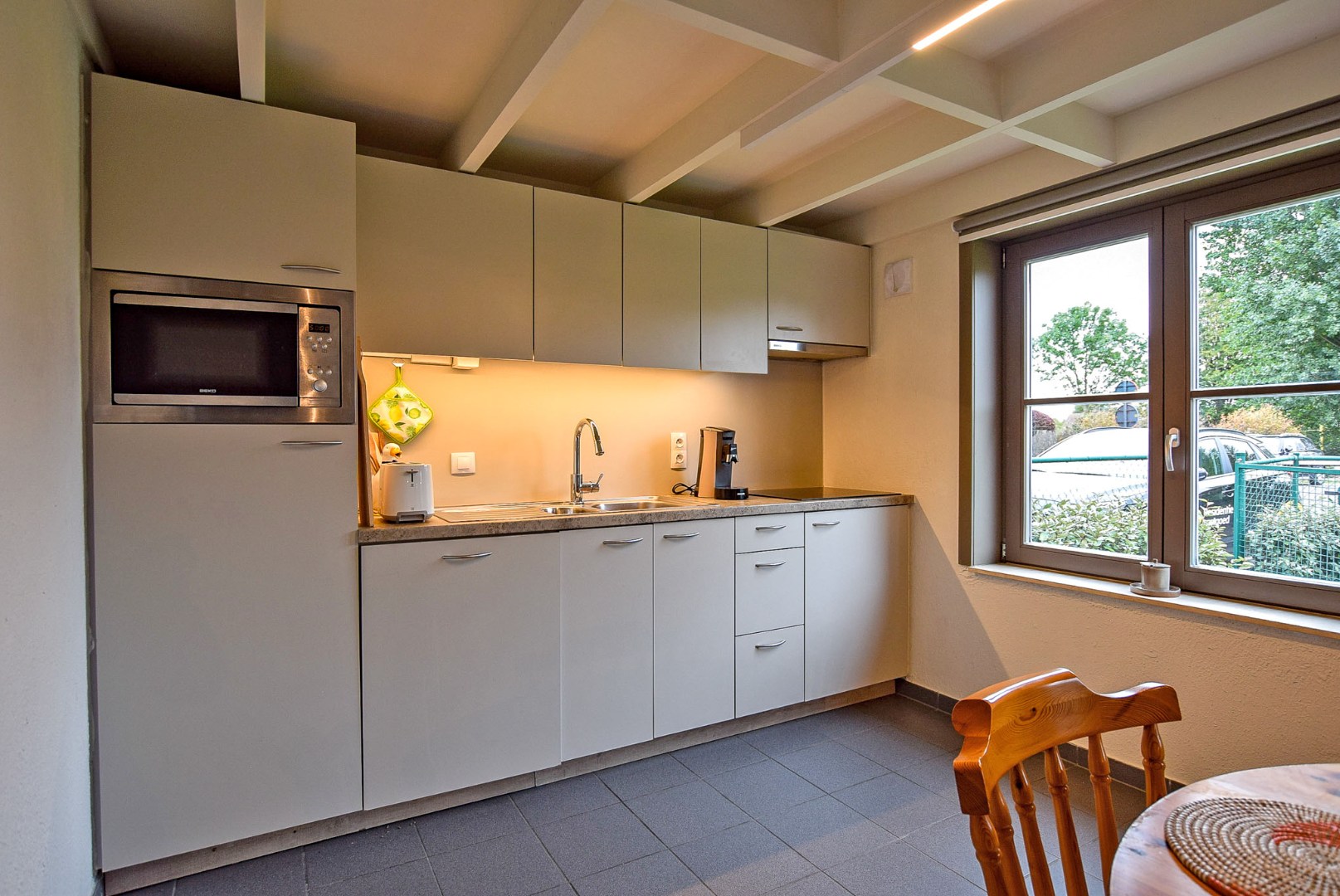 Prachtig onderhouden vakantiewoning (type vissershuis) met 3 slaapkamers en privé-parkeerplaats te Oostduinkerke. 