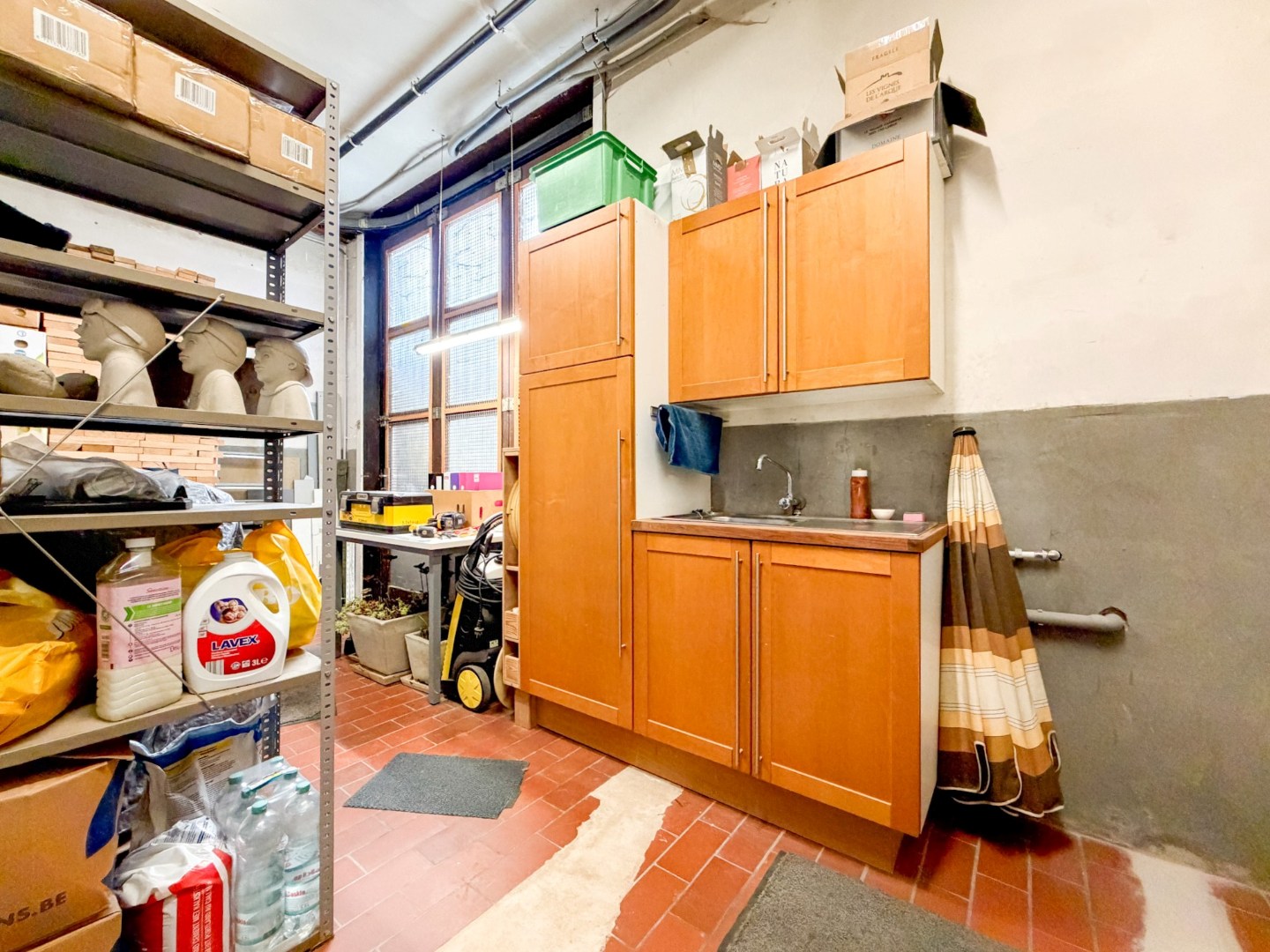 Prachtige gezinswoning met mooie tuin en bijgebouw, instapklaar afgewerkt, Torhout. 