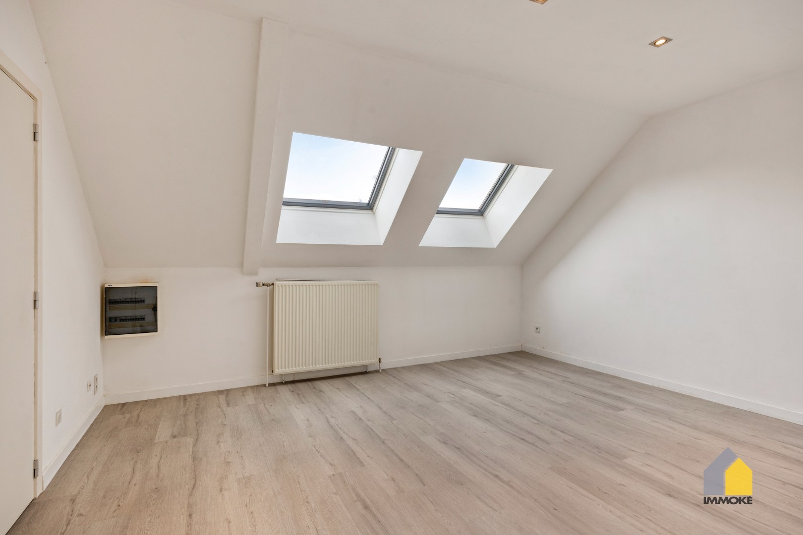 Modern appartement met 2 slpks en parking. 