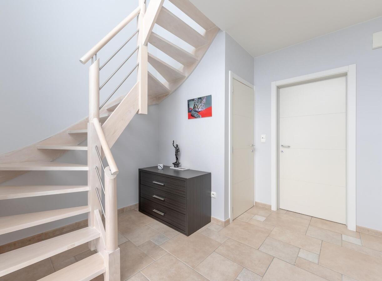 Zeer ruime woning met bijzonder veel licht én luxe  !    IDEAAL VOOR GROOT GEZIN !! 