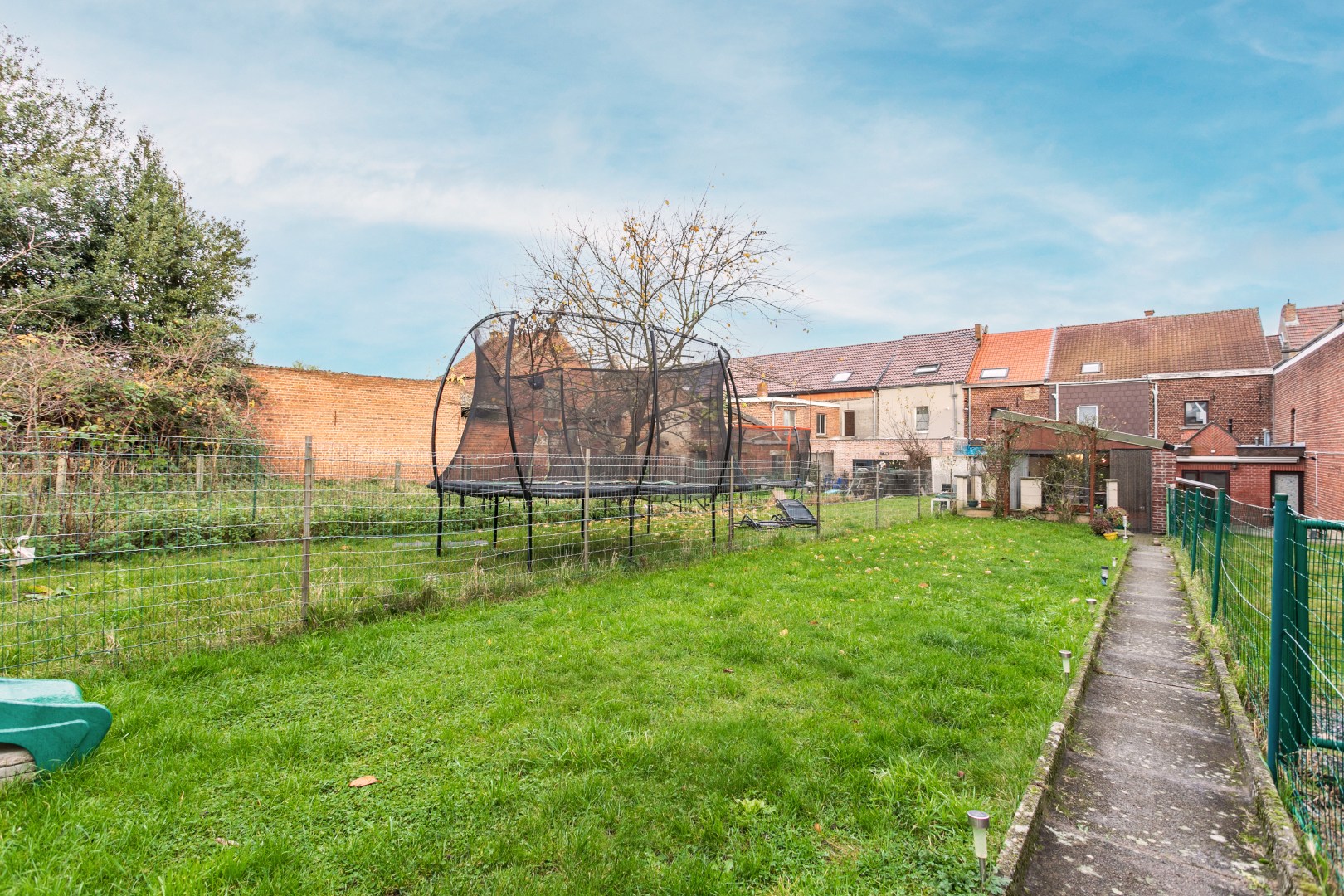 Instapklare woning met 3 slaapkamers, veranda en garagebox in Lembeek 