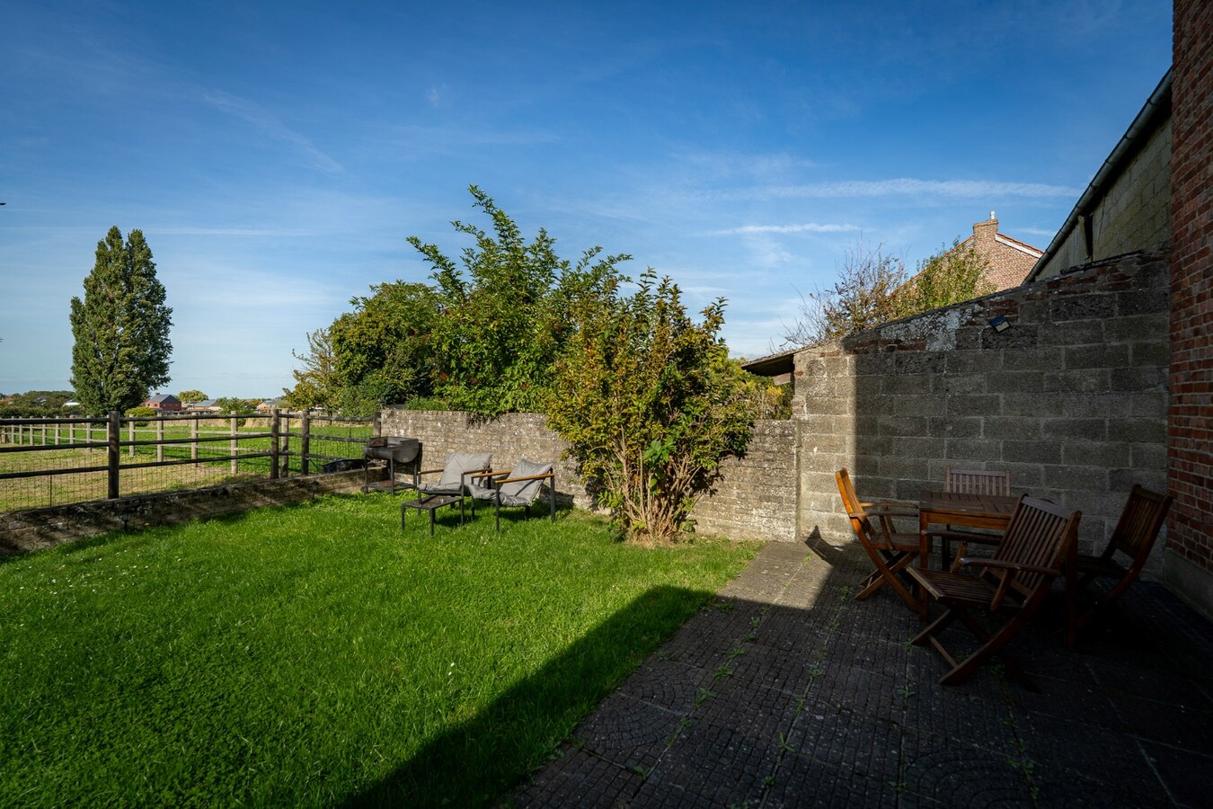Renovated property with drained track and pasture on approximately 16 ares in Mielen-boven-Aalst. 