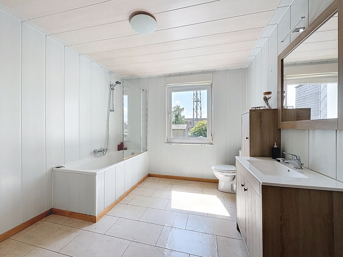 Ruime, instapklare woning met tuin te centrum Zottegem 