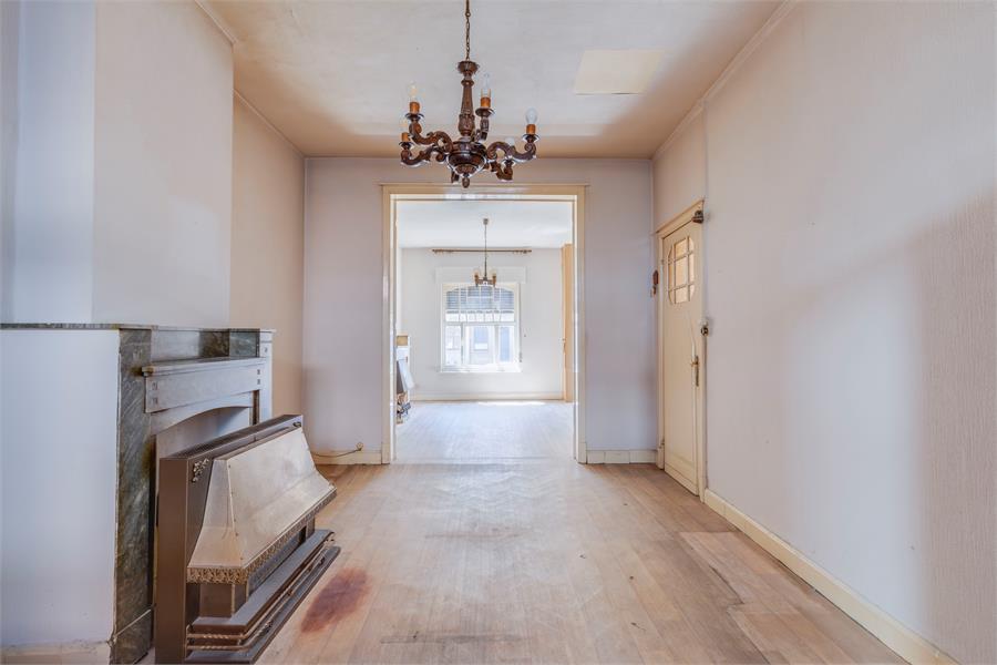 Te renoveren Art Deco herenwoning nabij station 