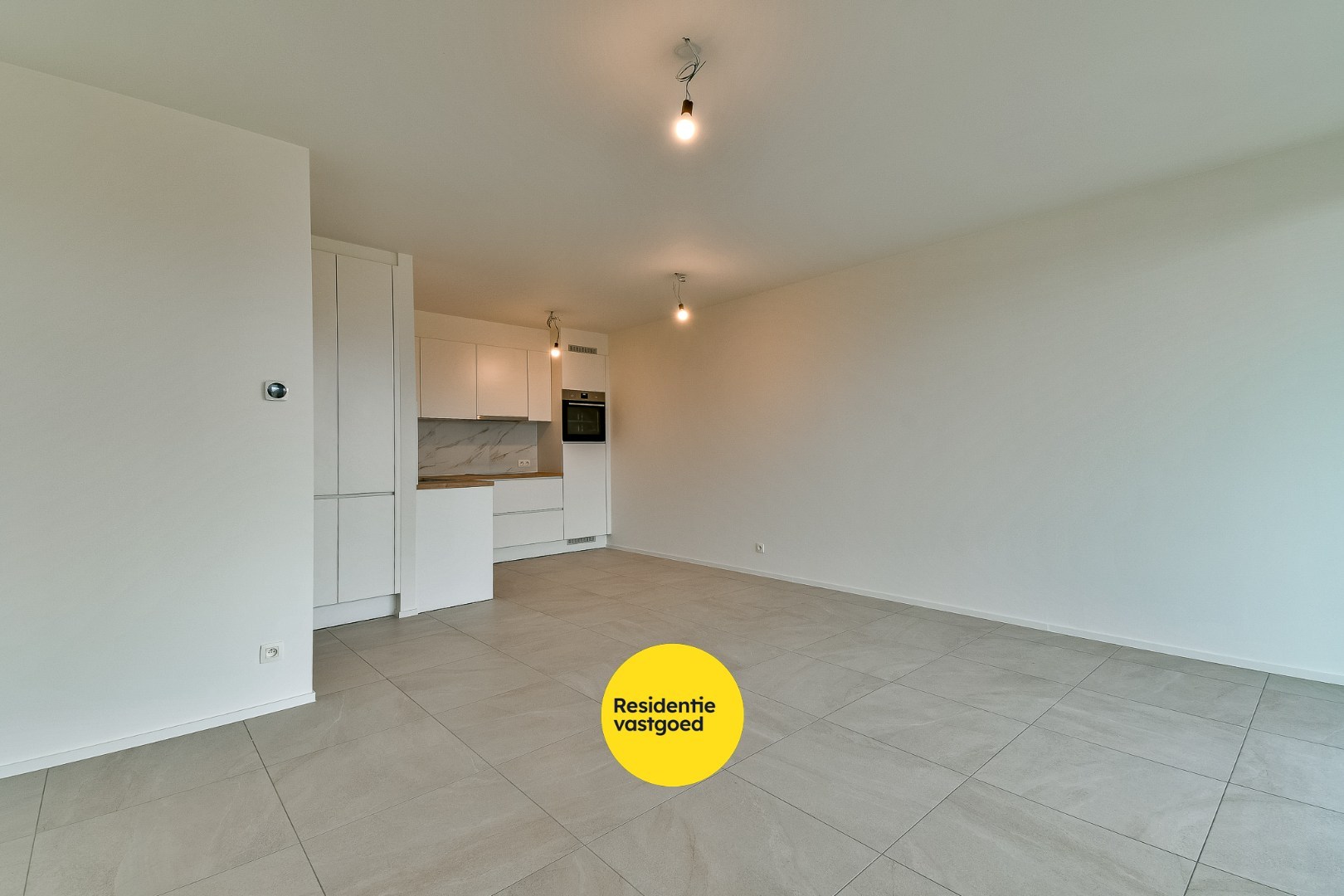 Nieuwbouw appartement met één slaapkamer en garage te huur in Oudenburg 