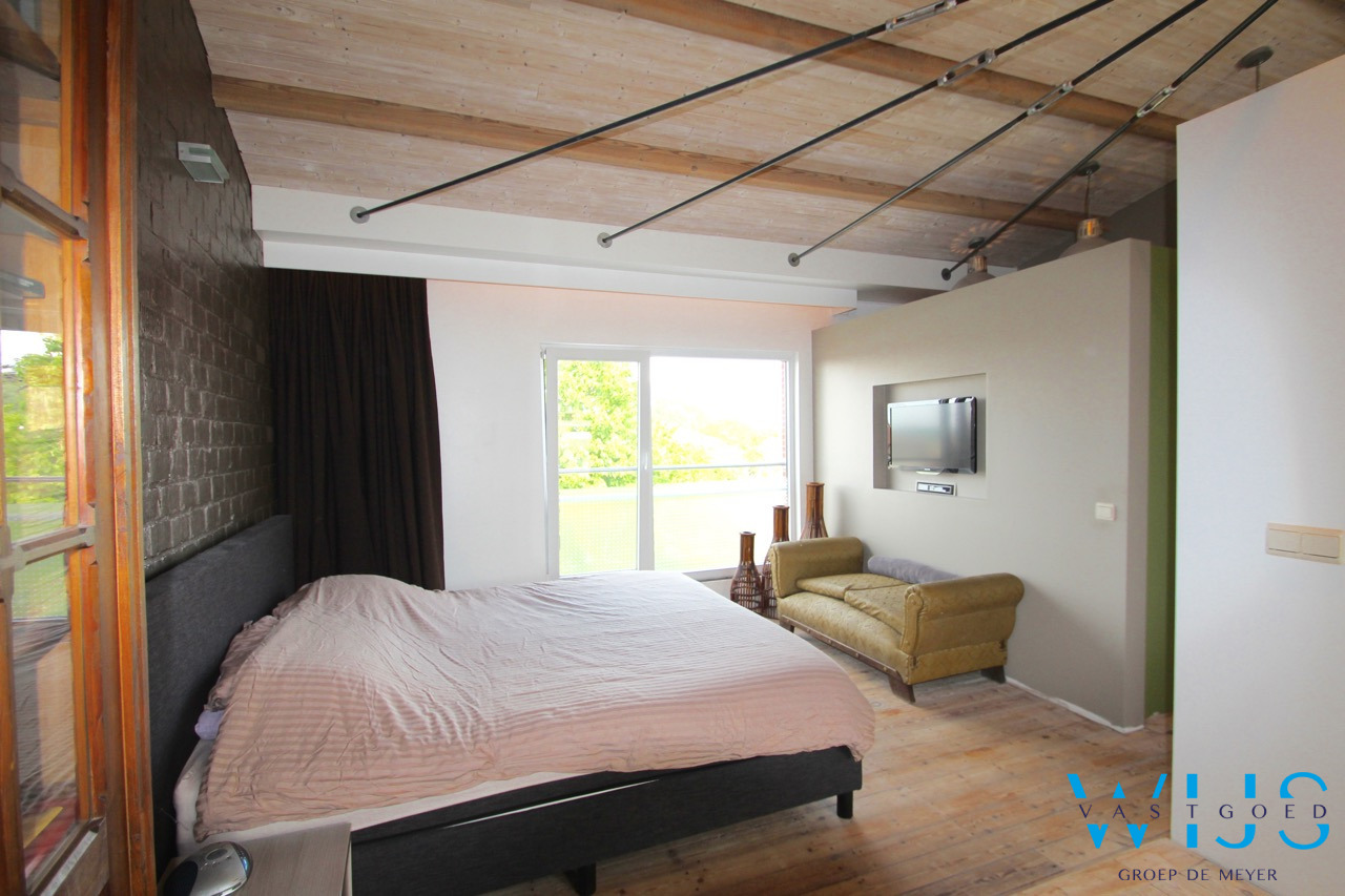 Unieke ruime gerenoveerde woning  ! 