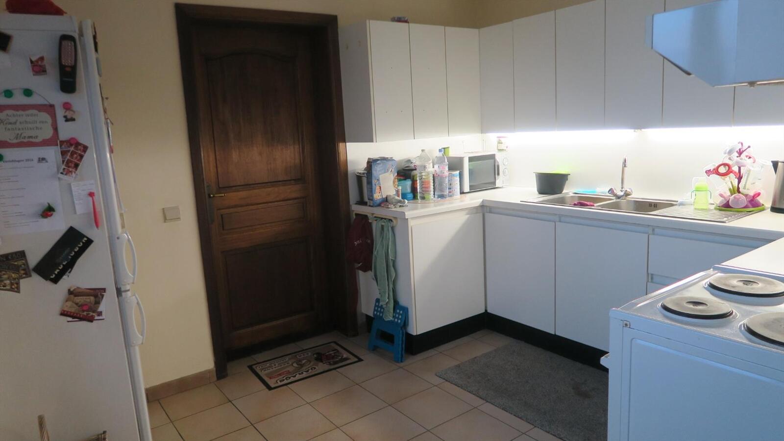 ruime woning met stallingen 