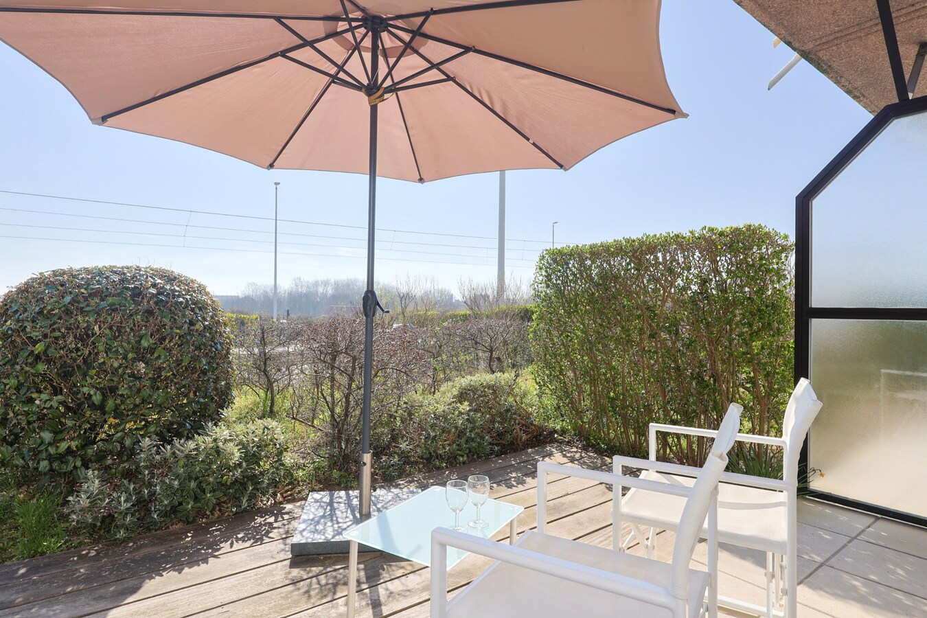 Zuidgericht gelijkvloers 1slpk appartement met zonneterras en duinenzicht nabij zee 