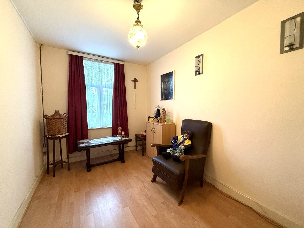 Twee woningen met totaal 5 slaapkamers en tuin te centrum Roeselare 