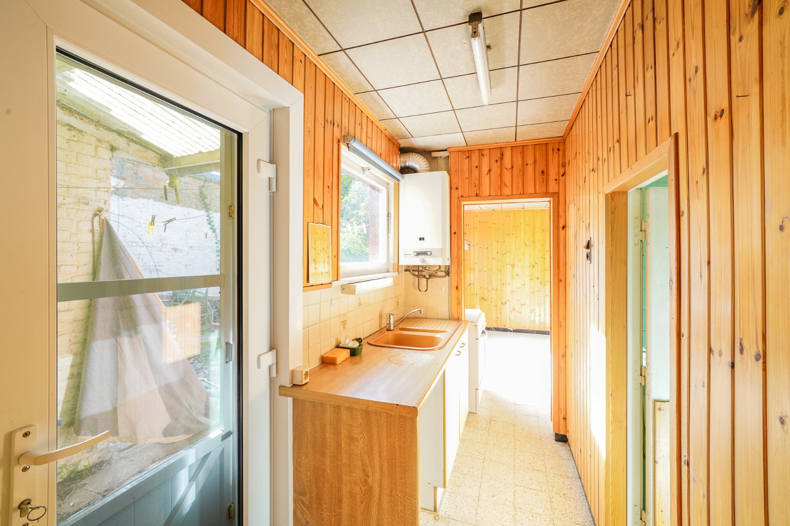 Te renoveren woning met voortuin, achtertuin op rustige ligging nabij het centrum 