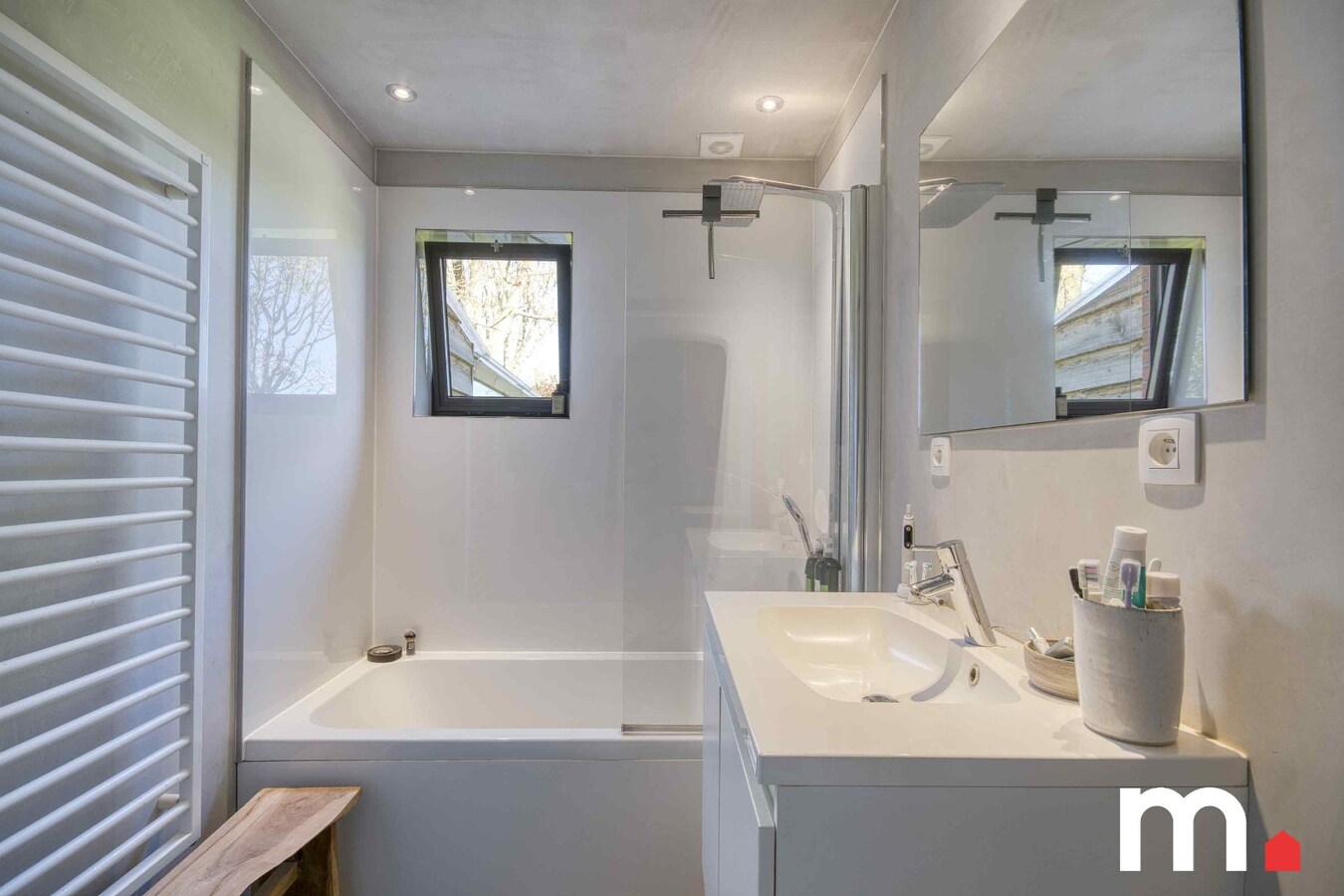 Mooie en welgelegen bungalow in centrum Oostrozebeke ! EPC B ! 