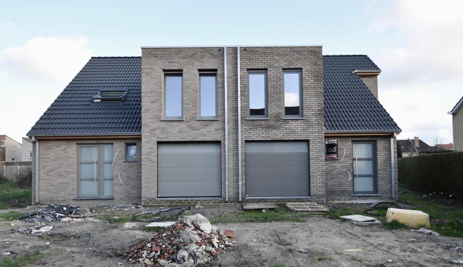 LAATSTE !! CENTRAAL GELEGEN NIEUWBOUW HOB MET GROTE PERFECT Z-TUIN 