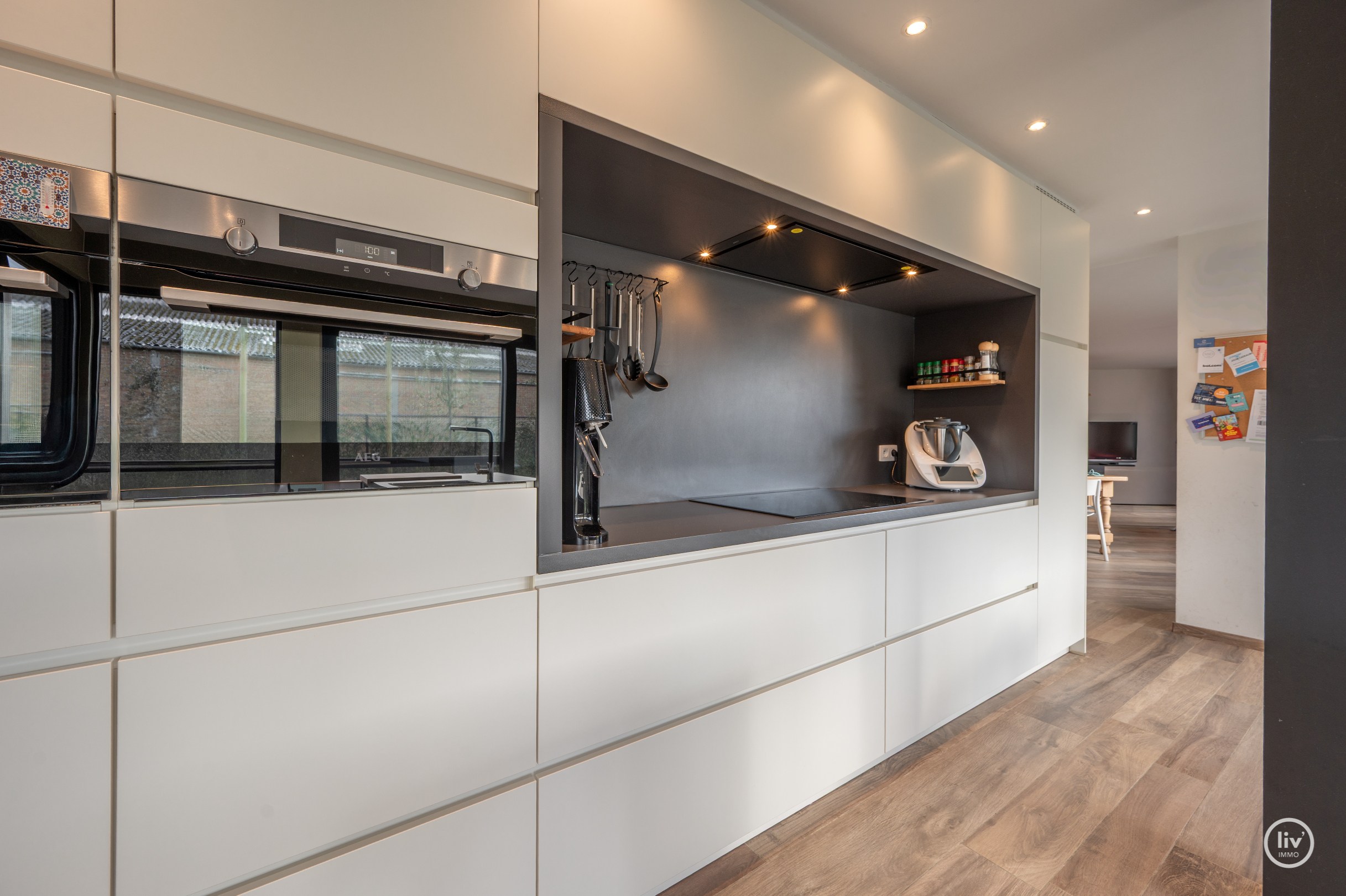 Centrale gelegen villa gelegen op een boogscheut van Knokke Centrum met ruim perceel (ideaal in combinatie met een commerciële activiteit) 