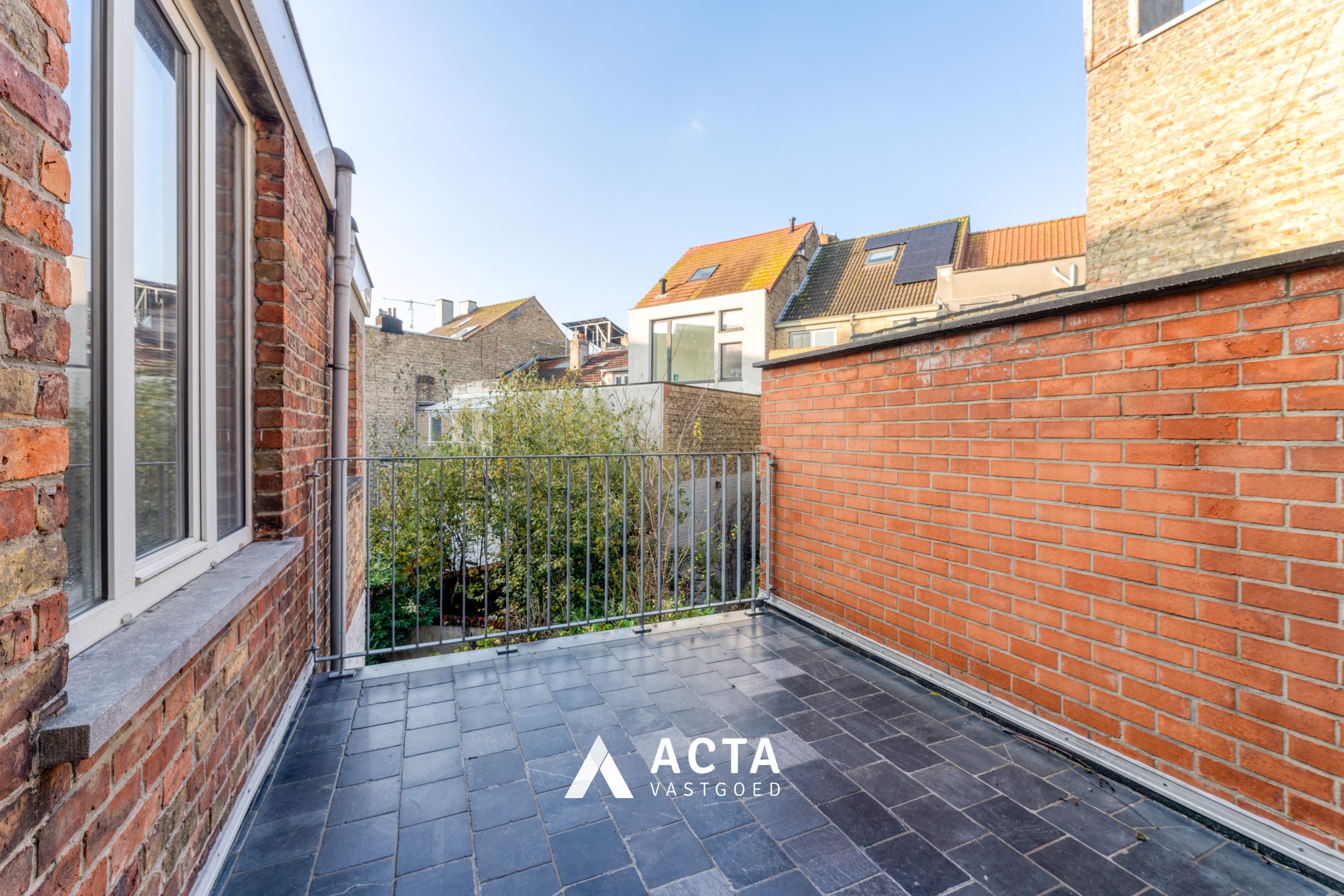 Charmant herenhuis- 3 slpk, praktijk +zonnige tuin 