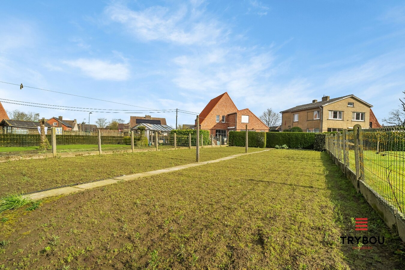 Degelijke woning op ruim perceel van 700m² 