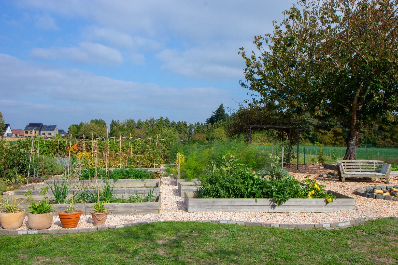 Open bebouwing met 4 slaapkamers, bureau, garage en prachtige tuin in Boutersem – EPC 158 kWh/m² - bewoonbare opp. 282 m² 