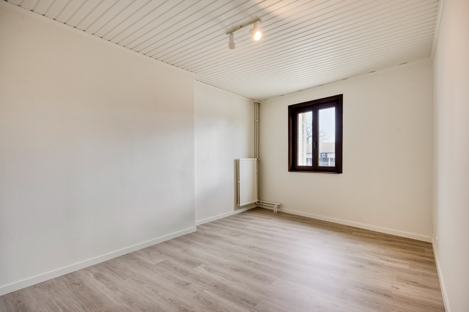 Instapklare gezinswoning met praktijkruimte 