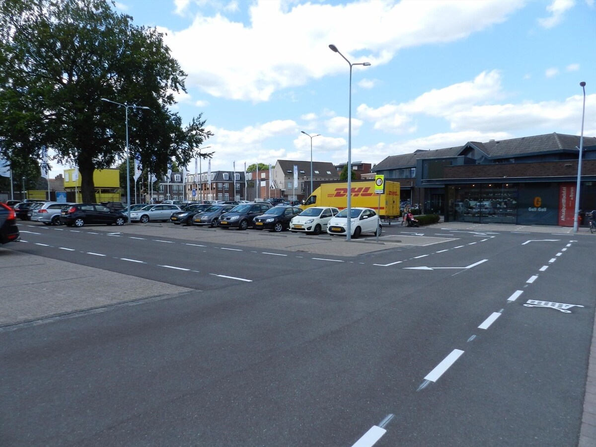 Zeer fraai winkelpand te koop in het prestigieuze Marktstaete complex in het centrum van Bladel (NB). 
