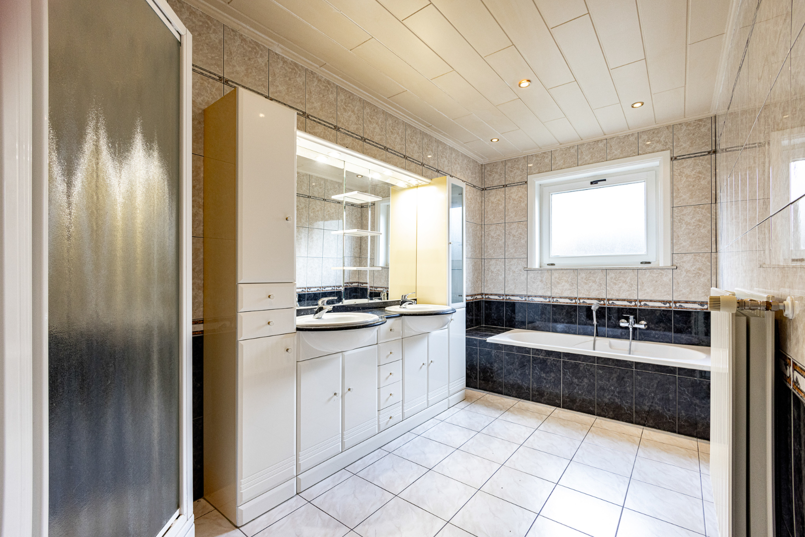 Ruime (4 slpks) instapklare woning met tuin rustig gelegen te Waarschoot 