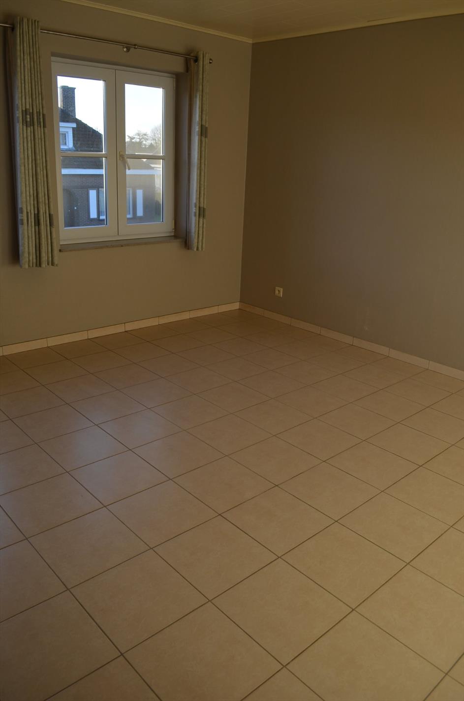 Gezinswoning met 2 slpks (mogelijkheid 3), garage en tuin nabij centrum Maldegem 