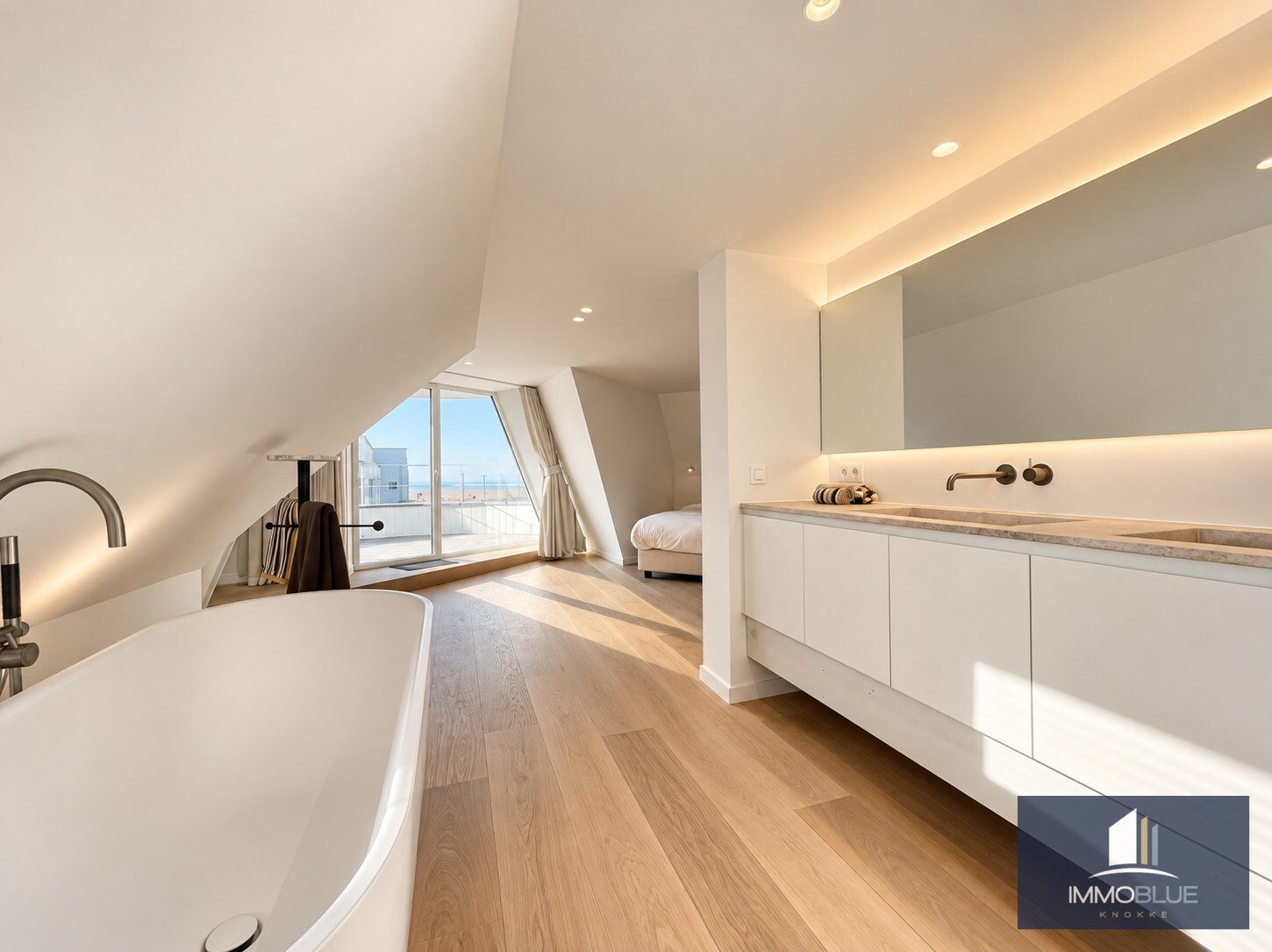 Offre exceptionnelle : Villa entièrement rénovée avec vue frontale sur la mer. 
