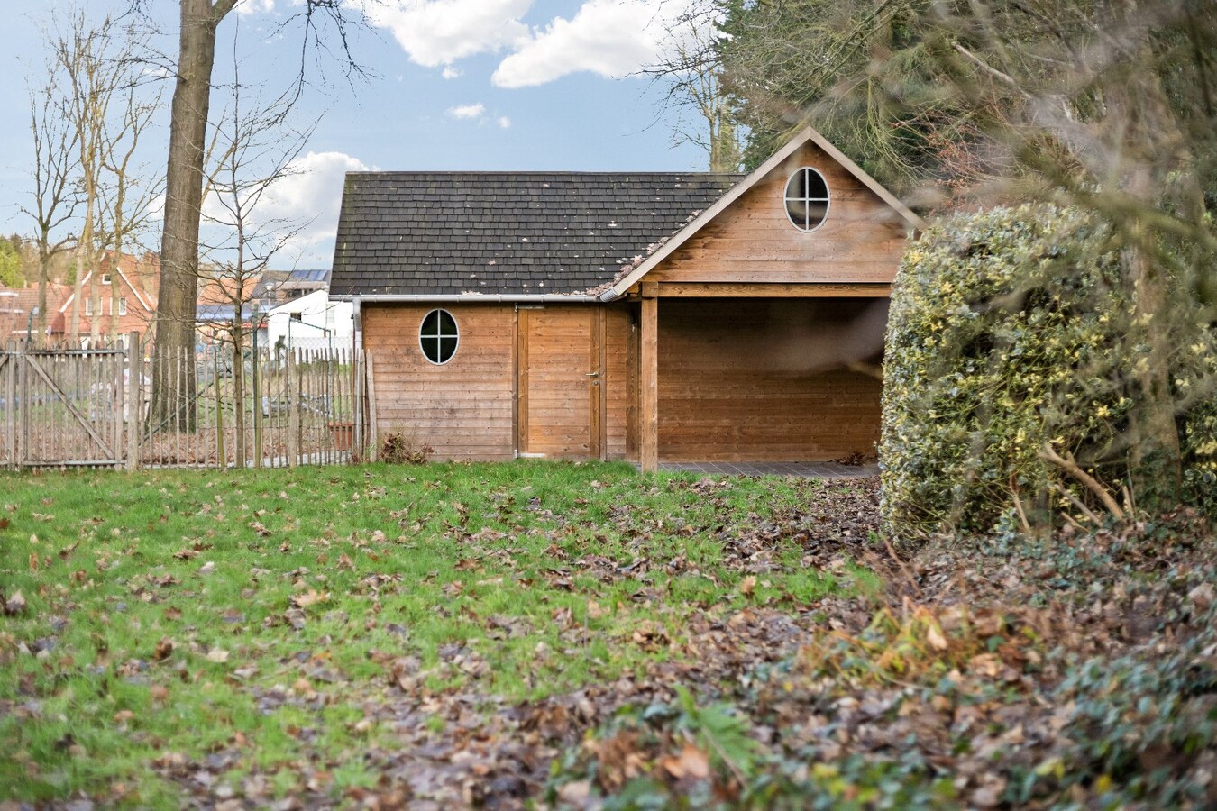 Uniek gelegen villa op ruim perceel van 2009m² 