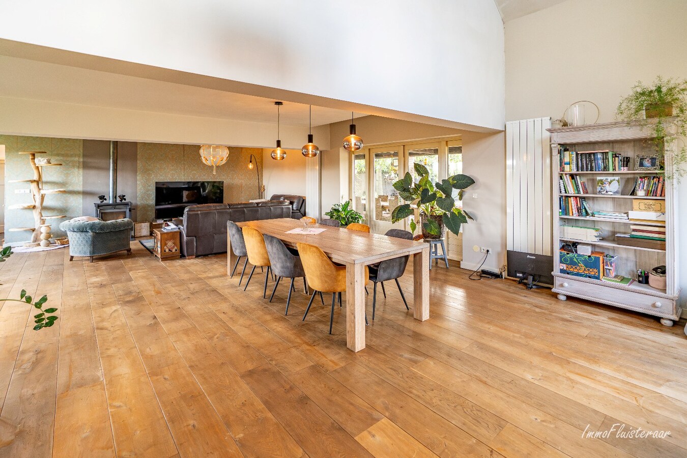 Prachtig landhuis met multifunctioneel bijgebouw, stallen en piste op ca. 5.000 m2 te Ravels (mogelijkheid tot aankoop aanpalende ca. 1 ha landbouwgrond) 