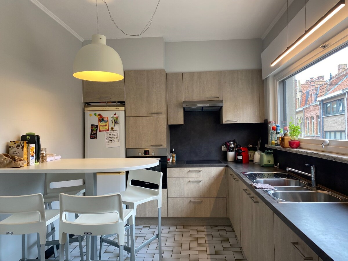 Ruime woning met garage pal in het centrum van Ieper 