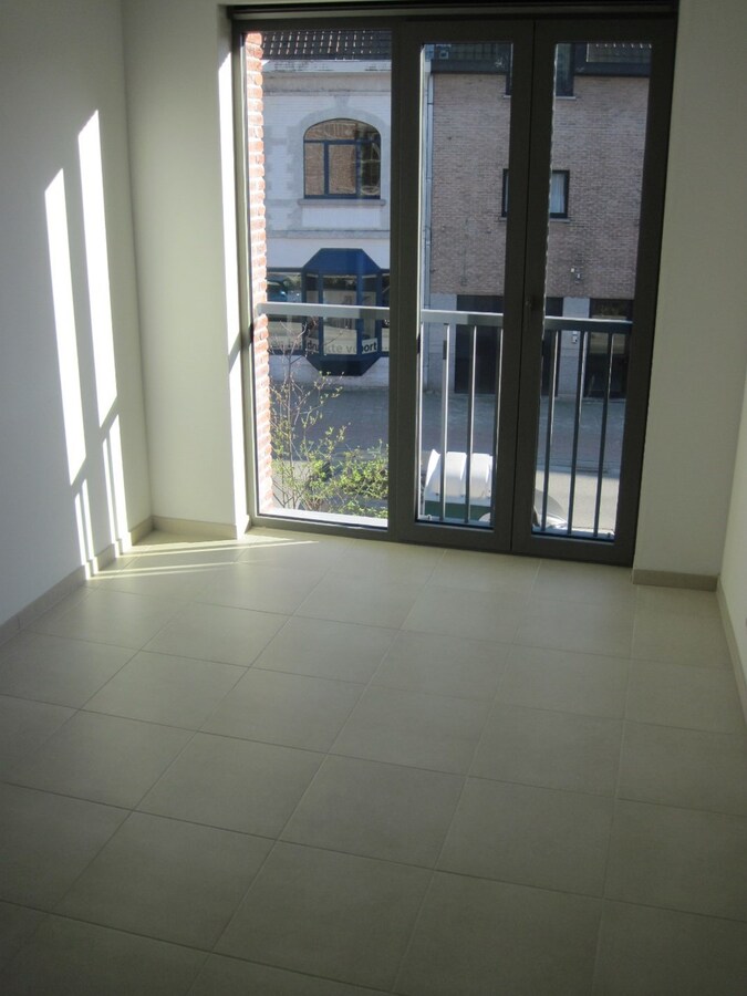 BIJZONDER ruim appartement (E-peil  