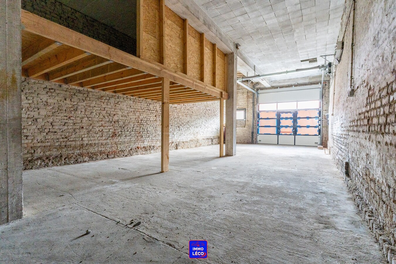 Atelier/Entrepôt de +/- 120m² dans le centre-ville. 